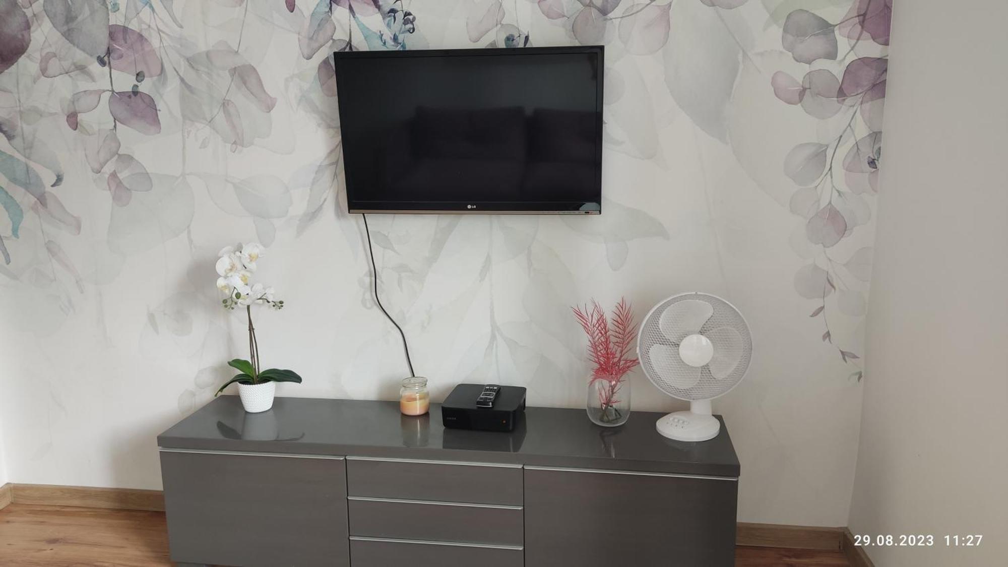 Be My Guest - Krucza Elegant Apartment - Rondo De Gaulle'A Center Of Warsaw Metro Wi-Fi Breakfast Exterior foto